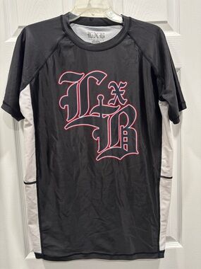Level Black America short sleeved rash guard